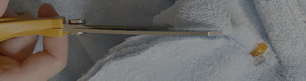 Trim the corners so that they’re round.